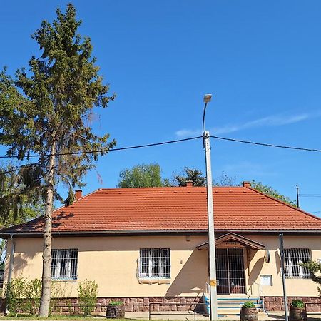AdandKoppany Vendeghaz公寓 外观 照片