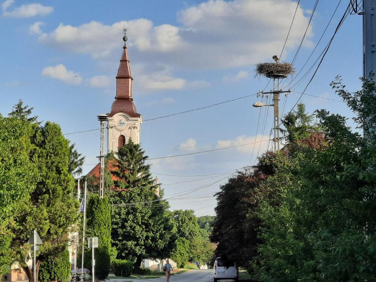 AdandKoppany Vendeghaz公寓 外观 照片
